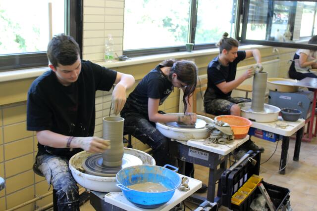 Schüler*innen bei der Arbeit
