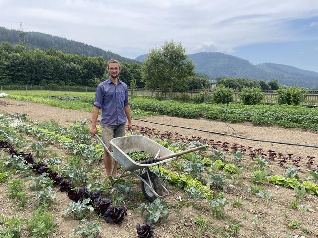 Wenn man sich mit Valentin Riegler treffen will, findet man in in seinem Garten – von früh bis spät.