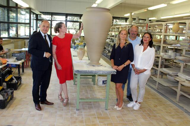 Auch diese Vase wird ihren Platz im historischen Parlamentsgebäude einnehmen