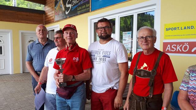 Bezirksvorsitzender Andreas Danner (2.v.r.) mit den Pensionisten in Lunz am See | Foto: Ulli Essl