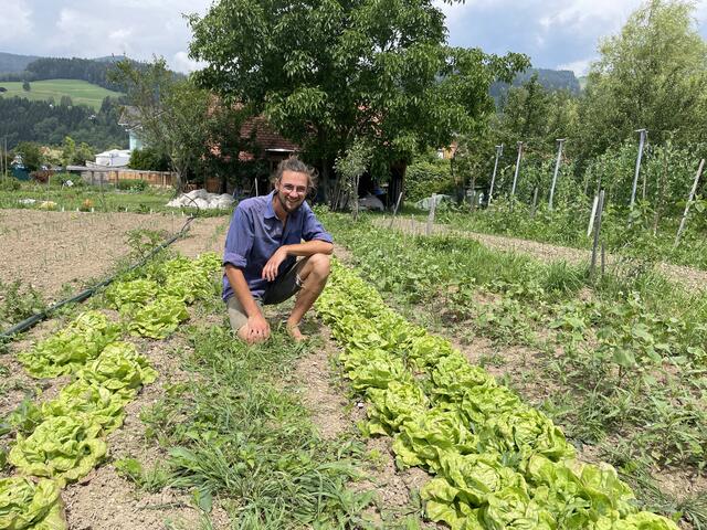 Valentin Riegler in seinem Garten in Mürzzuschlag-Hönigsberg. Er hat seine Leidenschaft jetzt zum Beruf gemacht und baut Gemüse für die heimische Gastronomie aber auch kleine Geschäfte an.