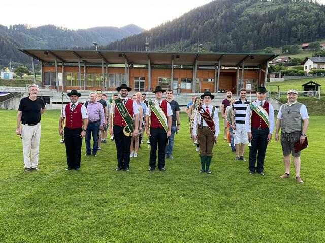 Musik in Bewegung: die Teilnehmerinnen und Teilnehmer des Stabführerkurses des Blasmusikbezirksverbandes Leoben bewiesen ihr Können. | Foto: Blasmusikbezirksverband Leoben