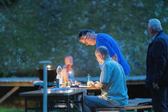 Regisseur Richard Maynau bei der Probenarbeit.  | Foto: Lukas Weinberger
