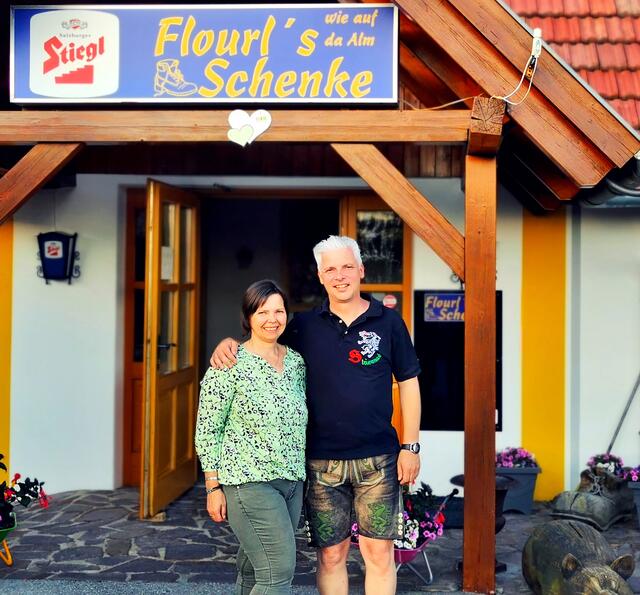 Flourl´s Schenke, der Ganzjahresheurige mit einer wunderschönen Aussicht. Ingrid und Dietmar Lederer aus Dechantskirchen verwöhnen ihre Gäste mit einer traditionellen Jause oder auch mit dem klassischen Schnitzel. Der große Kinderspielplatz begeistert die kleinen Besucher. | Foto: KK