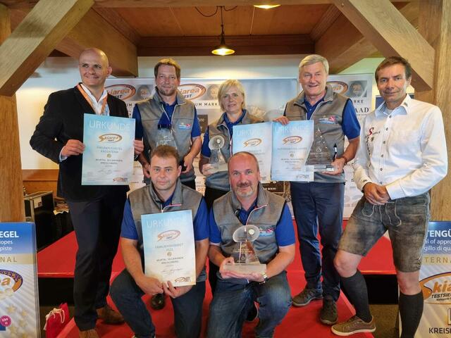 Das Kreischberg-Team konnte die Trophäen kaum tragen. | Foto: KK