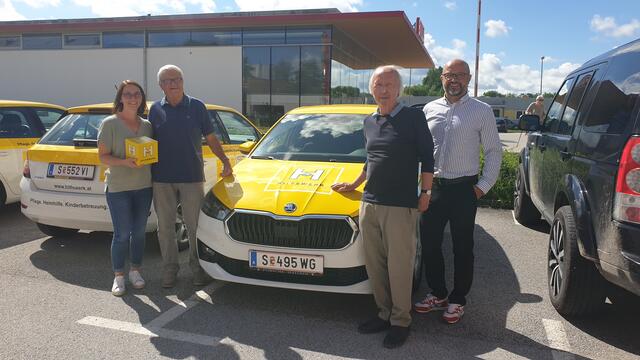 Freiwilligenkoordinatorin Elisabeth Pusch und Regionalleitung der Regionalstelle Oberndorf des Hilfswerks Salzburg, Gert Pfarrmaier, bedankten sich im Namen des Hilfswerks für die langjährige Treue.


 | Foto: Hilfswerk Salzburg