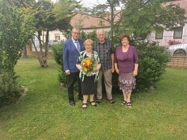 Bürgermeister Wolfram Erasim, GGR Emilie Zanjat mit Maria und Walter Vodnek.