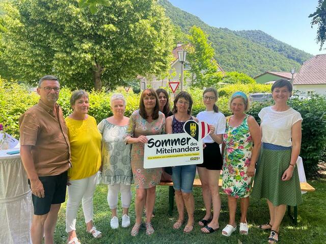 Das neu gewählte Team der ÖVP Frauen Engelhartszell richtete mit dem Sunday-Summer-Brunch ihre erste Veranstaltung aus. Auch Bürgermeister Roland Pichler (links) und Bundesrätin Barbara Tausch (rechts) kamen als Ehrengäste.