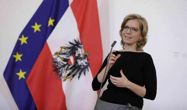 Die Umweltministerin Leonore Gewessler (Grüne) setzt auf eine intensive Beobachtung und stündliche Begutachtung der Lage.