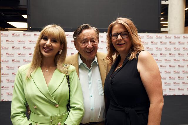 Von links: Irina Jovanka, Richard Lugner und Center Managerin Julia Gattringer.