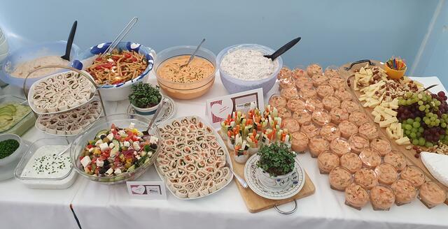 Sündhafte Mehlspeisen und pikante Speisen feierten ein genussreiches Beisammensein auf dem Brunch-Buffet der OÖVP-Frauen Engelhartszell.
