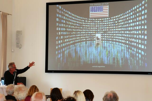 Reinhold Wagnleitner referierte zum Thema „Empire of Fun“. | Foto: Tauriska