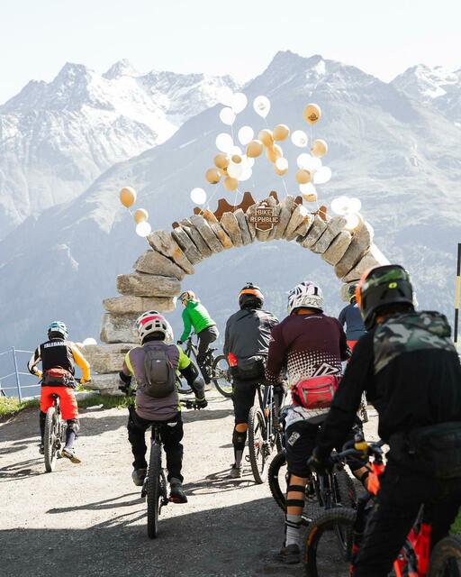 Das neue Format BIKE REPUBLIC SÖLDEN RALLYE erfreute sich beim Bike-Opening großer Beliebtheit. | Foto: Ötztal Tourismus / Janik Steiner 