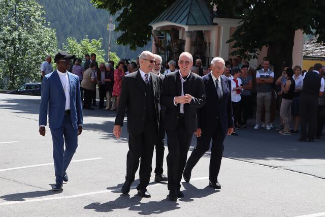 Pfarrer Francis, Diakon Herbert Scharler, Diakon Karl Gatt, Pfarrer Gerhard Haas und Diakon Alois Rauch (v.li.).