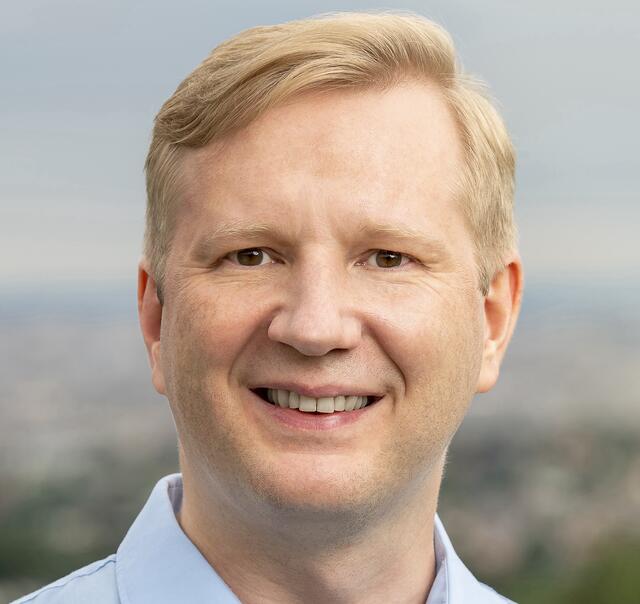 Peter Kristöfel, Chef der Grünen Döbling, präsentierte die Anträge seiner Partei. | Foto: Grüne Döbling