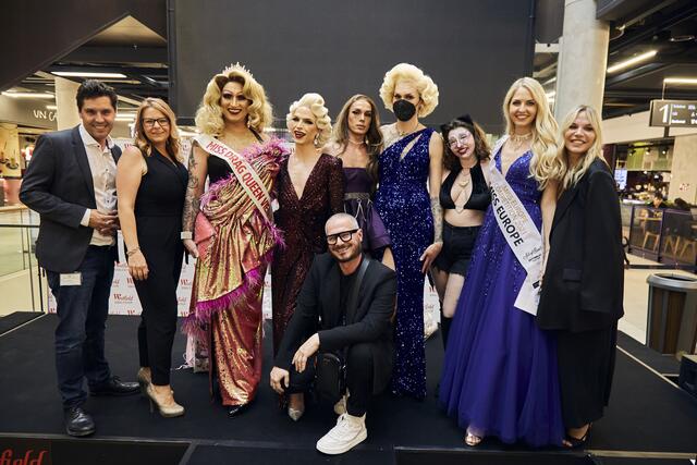 Wiens größtes Einkaufszentrum bot gestern Abend die größtmögliche Bühne für die Miss Drag Queen Vienna Wahl 2022.