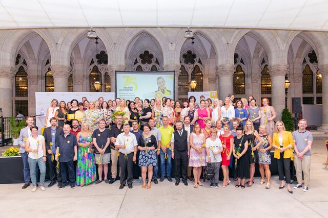 Beim 75-jährigen Jubiläum des Wiener Hilfswerks im Rathaus kamen alle zusammen. | Foto: Wiener Hilfswerk/Veronika Steinberger
