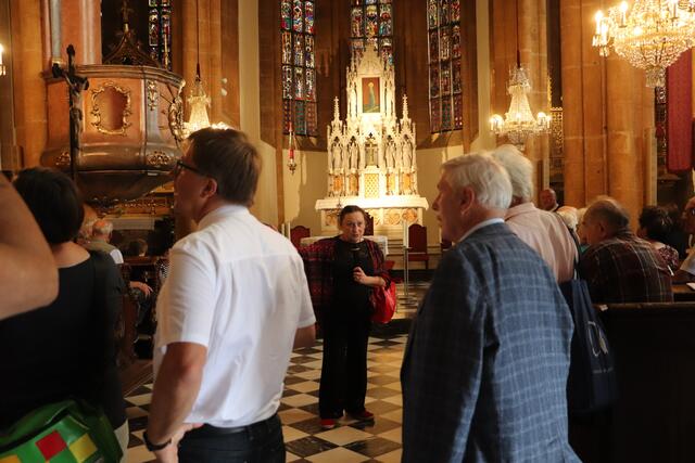 Kunsthistorikerin Elisabeth Brenner bei der Kirchenführung in Maria-Straßengel | Foto: Edith Ertl