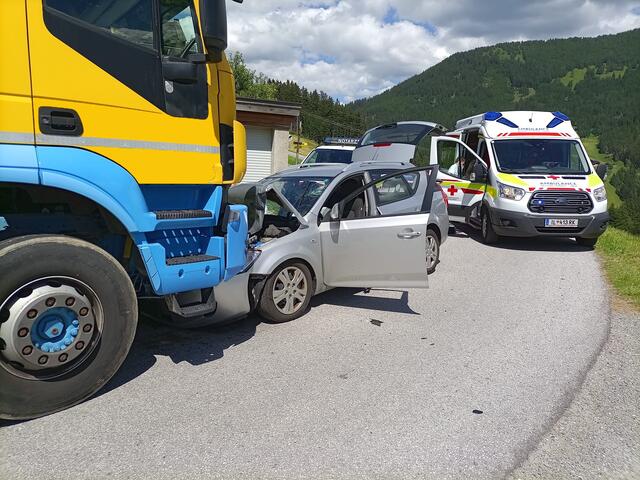 Zwei 19-jährige Frauen wurden ins Krankenhaus Hall eingeliefert. | Foto: zeitungsfoto.at