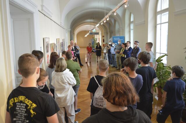 Bei der offiziellen Ausstellungseröffnung: Frohnleitens Jugend zeigt die Auseinandersetzung von Natur und Technologie in der Jugendgalerie. | Foto: Ulli Gollesch
