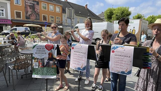Das Flötenensemble am Leibnitzer Hauptplatz | Foto: Reiterer
