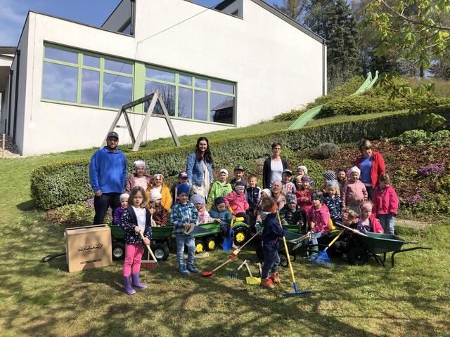 Die FPÖ St. Oswald übergab eine Spende an den örtlichen Kindergarten. | Foto: FPÖ