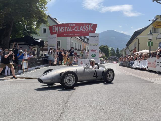 "Autofahren im letzten Paradies." Das Motto der Ennstal Classic wird auch im Jubiläumsjahr gelebt. | Foto: Marc Hollinger