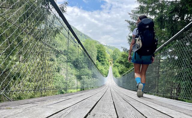 Spektakuläre Hängebrücke durch die Drachenschlucht.