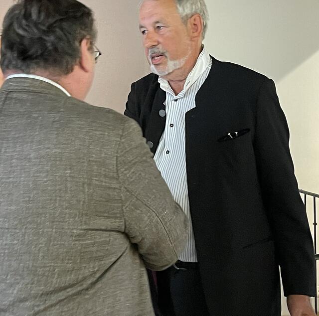 Historiker Florian Kotanko vom Verein für Zeitgeschichte hielt ebenfalls eine Laudatio | Foto: Josef Goldhofer