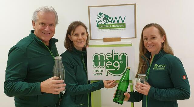 Setzen auf Mehrwegglas: Das Abfallberatungs-Team vom AWV Deutschlandsberg mit Erich Prattes, Beatrice Safran-Schöller und Katharina Wicher (v.l.). | Foto: AWV