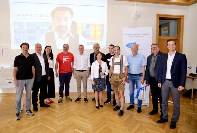 Im Beisein von Expertinnen und Experten sowie Unternehmerinnen und Unternehmern wurde ein Blick auf nachhaltiges Managen gerichtet. | Foto: Kurt Röder