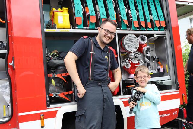 Paul Gamsjäger konnte beim Feuerwehrler Edi einiges lernen.