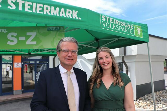 Christopher Drexler und Nathalie Koch/VP-Bezirksgeschäftsführerin  | Foto: Edith Ertl