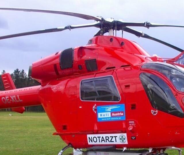 Der Rettungshubschrauber "Martin 3" brachte die verletzte Bergsteigerin ins Klinikum Kirchdorf. | Foto: Peter Sommer