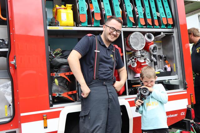 Paul Gamsjäger konnte beim Feuerwehrler Edi einiges lernen.