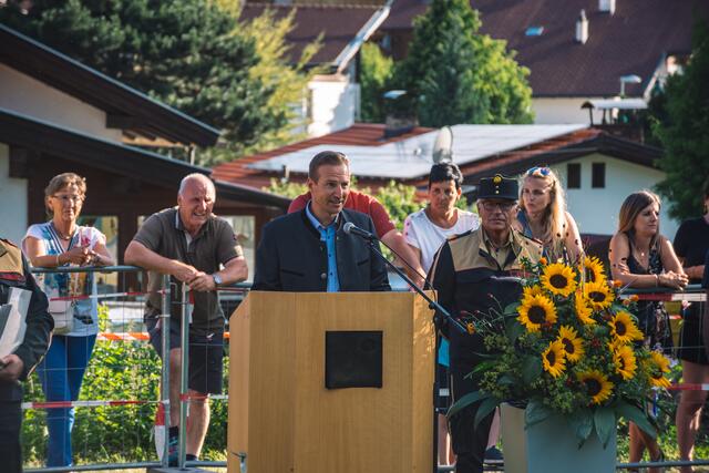 Vize Bgm. Christoph Traunfellner bedankt sich bei der Feuerwehr | Foto: Pernsteiner