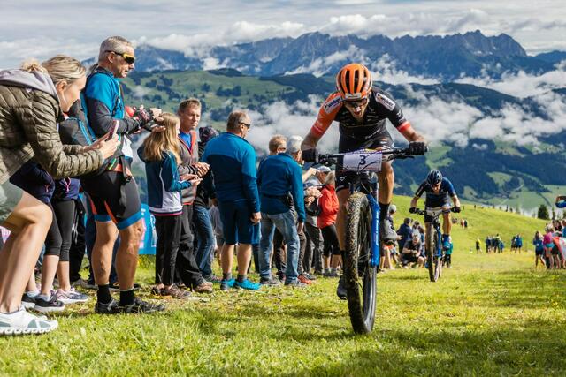 Charly Markt ließ es krache und holte sich den Sieg im Marathon beim KitzAlpBike Festival. | Foto: KitzAlpBike/Michael Meindl