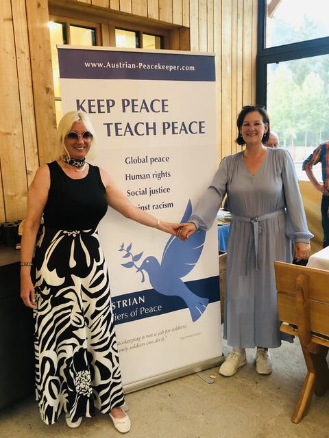 v.l. Daniela Erber (Kitzbühel) mit Landtagsabgeordneter Andrea Haselwanter-Schneider | Foto: Gerhard F. Dujmovits - Friedenssoldaten