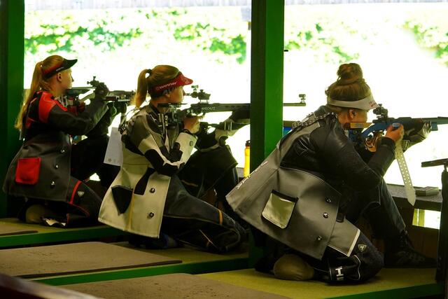 Helena Messner, Paula Alberts und Julia Biechl holten Gold für Tirol im Mannschaftsbewerb mit dem Kleinkalibergewehr | Foto: Christian Kramer, TLSB