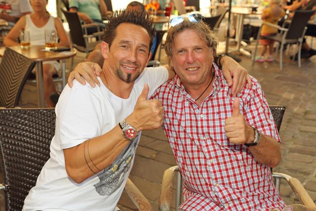 Matthias "tolle Mottinger" Dollinger (ASK-Sportchef) mit Andy Schaller. | Foto: Roland Pössenbacher