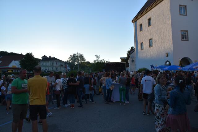 Bei der Stadtmole in Scheibbs war am Bezirksfest viel los. | Foto: Roland Mayr