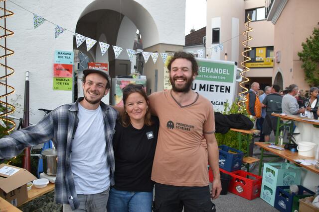 Ferdinand Lindebner, Magdalena Riegler und Florin Hömstreit beim Stand des Proberaums bei der Stadtmole in Scheibbs | Foto: Roland Mayr