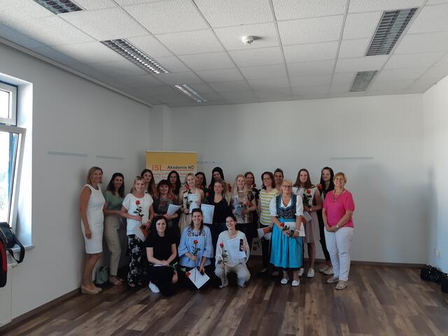 Die Absolventinnen des Ordinationsassistenz-Lehrgangs. | Foto: ISL Akademie