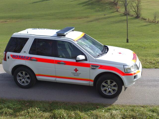 Die alarmierten Rettungskräfte des Roten Kreuz konnten leider nur noch den Tot des Lenkers feststellen.  | Foto: RK Salzburg