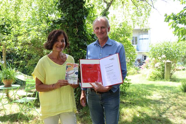 Auch Bürgermeister Erwin Preiner gratuliert zur Auszeichnung. | Foto: Kathrin Haider