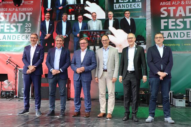 LH Kompatscher, Untersekretär Rizzi (Lombardei), LH Platter, Regierungsrat Mächler (St. Gallen), Regierungsrat Rathgeb (Graubünden) und LH Fugatti. | Foto: Othmar Kolp