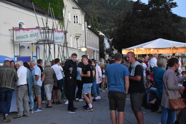Bei der Stadtmole in Scheibbs war am Bezirksfest viel los. | Foto: Roland Mayr