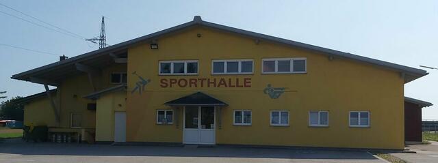 In der Stocksporthalle Rems werden das Viertel-, Halb- und Finale der OÖ Herren-Landesmeisterschaft im Stocksport ausgetragen. | Foto: Brigitte Hannesschläger