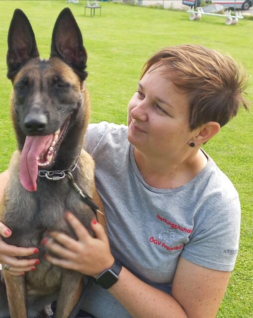 Birgit Gintner ist seit zehn Jahren Hundetrainerin in Freistadt.  | Foto: Privat