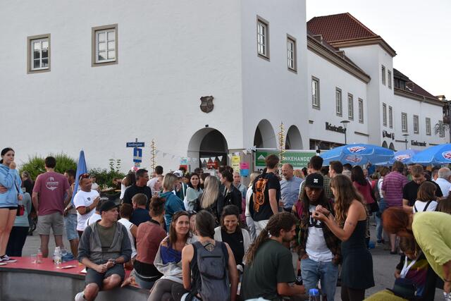 Bei der Stadtmole in Scheibbs war am Bezirksfest viel los. | Foto: Roland Mayr